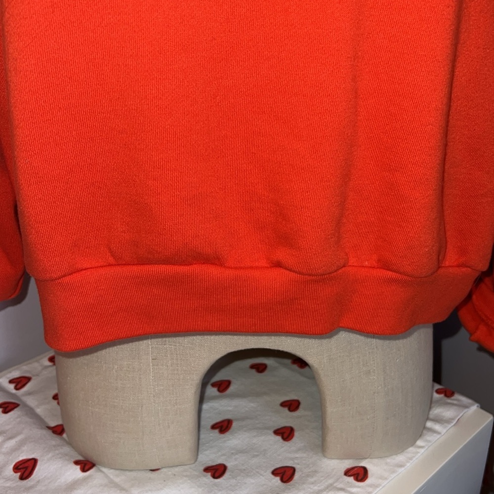 Levi’s Cropped Sweatshirt - Picture 4 of 10